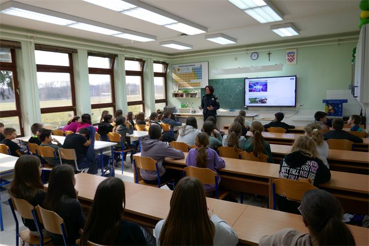 Slika /PU_KK/Vijesti/2025/02/OŠ Andrije Palmovića Rasinja 5. i 6. razredi.JPG